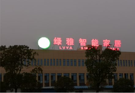 大关楼顶冲孔发光字是怎么安装的?